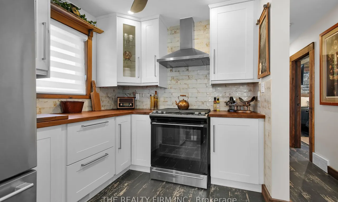 Detached kitchen at 1856 Royal Cres London