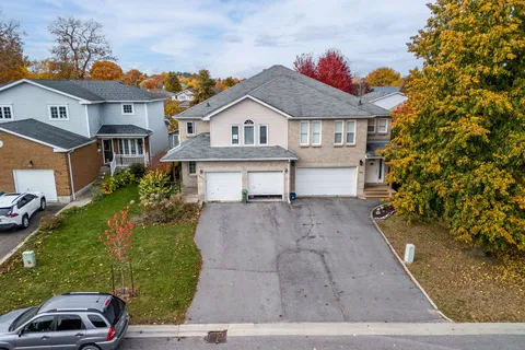 995 Waterbury Cres, Kingston, ON K7M 8V5