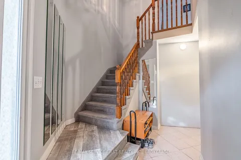 995 Waterbury Cres, Kingston, ON K7M 8V5