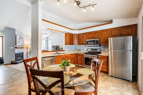 21 Leslie Ave, Norfolk, ON N0A 1N4