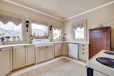 2 Arnold St, Brant, ON N3L 2C2