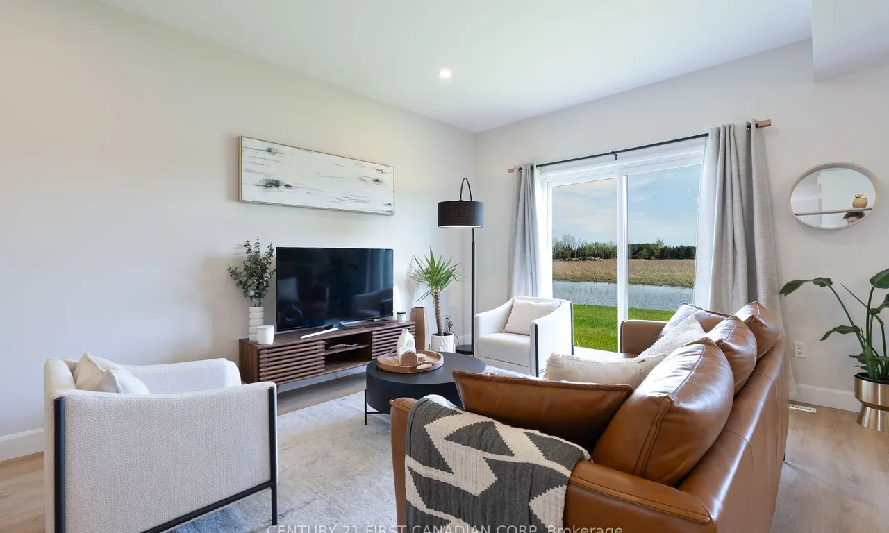 Att/Row/Twnhouse interior view at 6795 Royal Magnolia Ave London