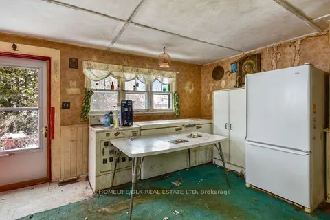 4221 Bisseltown Rd, Augusta, ON K6V 5T2