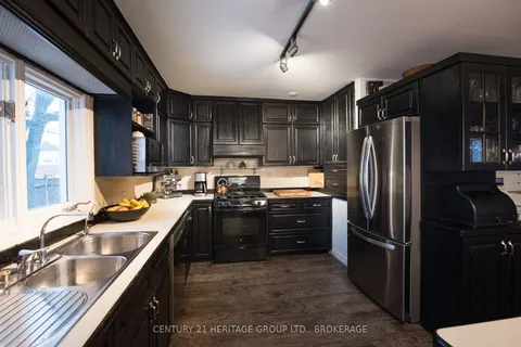 74 Metcalfe Ave, Kingston, ON K7M 2W6