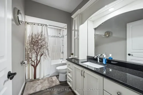 8 ENCHANTED Lane, South Frontenac, ON K0H 2L0