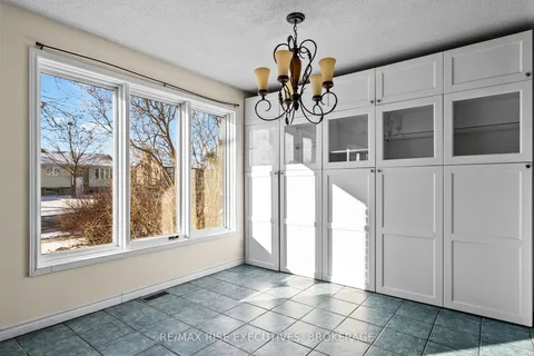 115 University Ave, Belleville, ON K8N 4Y4