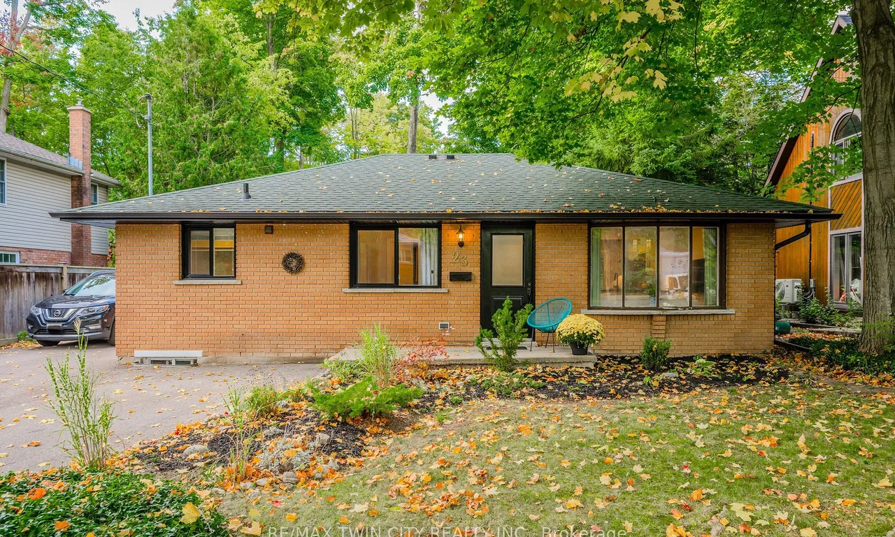 23 McDougall Rd, Waterloo, ON N2L 2W4