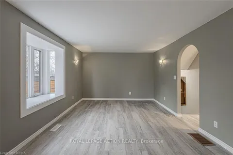 534 Mount Pleasant Road, Brant, ON N3T 5L5