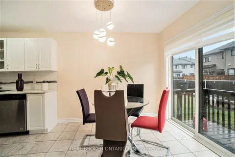 524 Paine Ave, Kanata, ON K2S 1B9