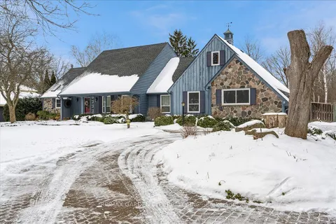 34 Acredale Dr, Hamilton, ON L0R 1H2