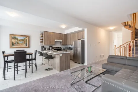 7328 Sandy Ridge Common, Niagara Falls, ON L2G 3L9