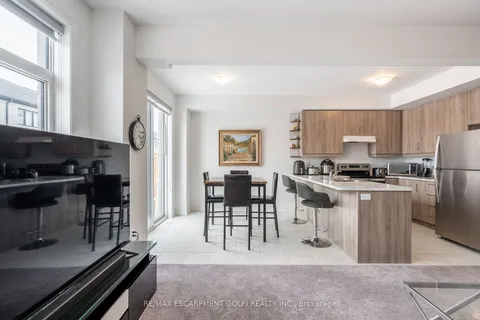 7328 Sandy Ridge Common, Niagara Falls, ON L2G 3L9