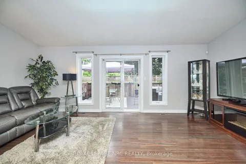 28 Flynn Crt, St. Catharines, ON L2S 4E1