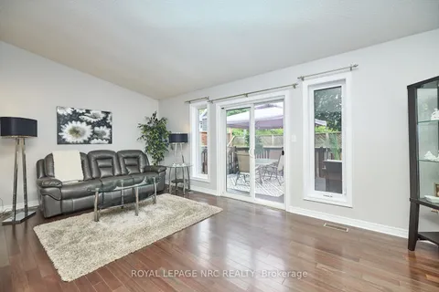 28 Flynn Crt, St. Catharines, ON L2S 4E1