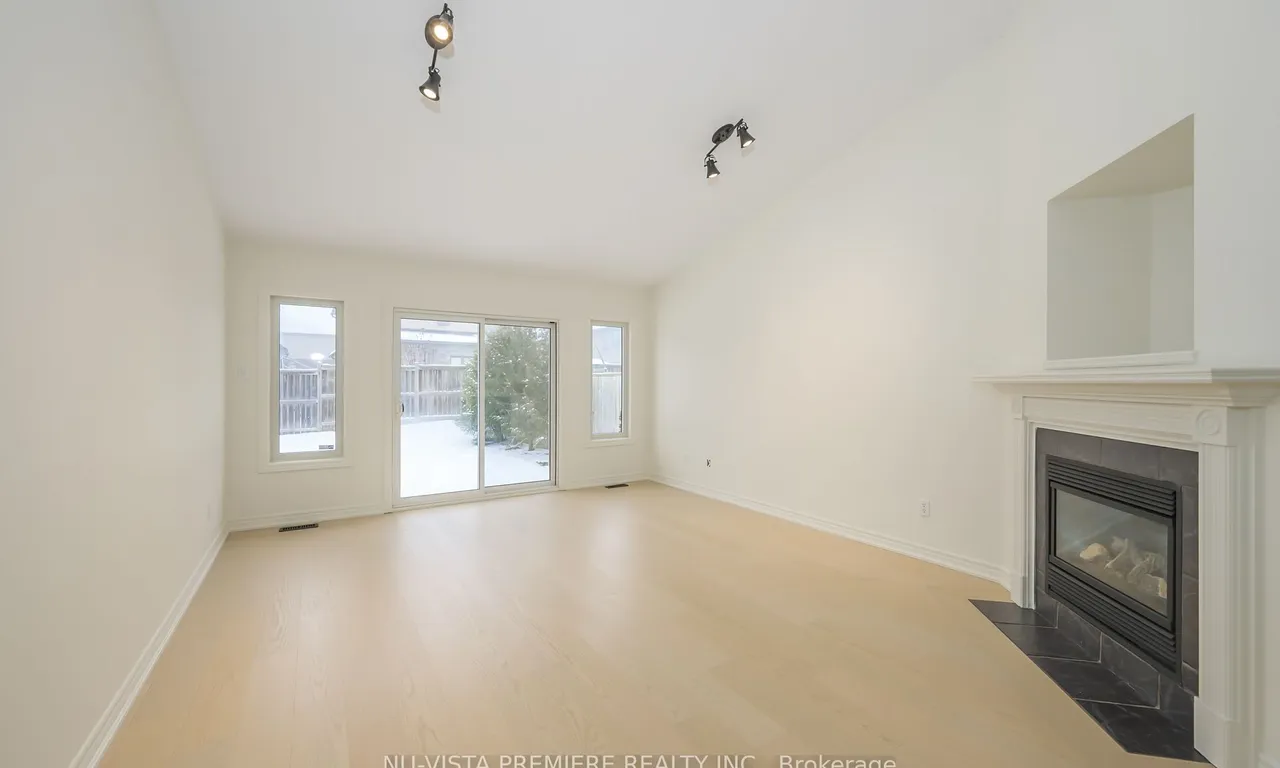 Detached living room at 562 Bluebell Rd London