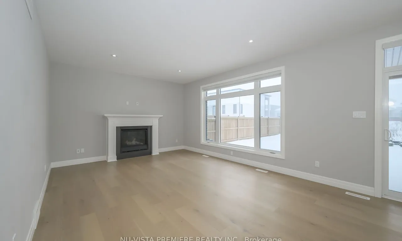 Detached interior view at 1921 Trailsway Dr London