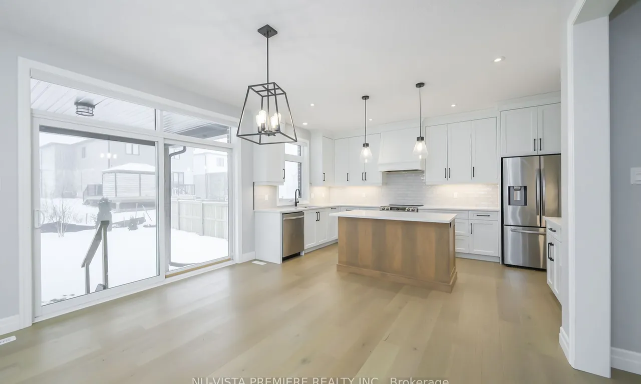 Detached living room at 1921 Trailsway Dr London