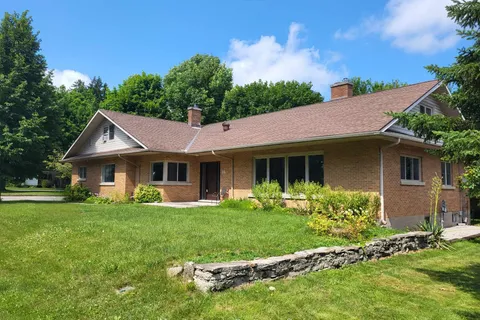 16 DELEVAN Crescent, Tillsonburg, ON N4G 3M7