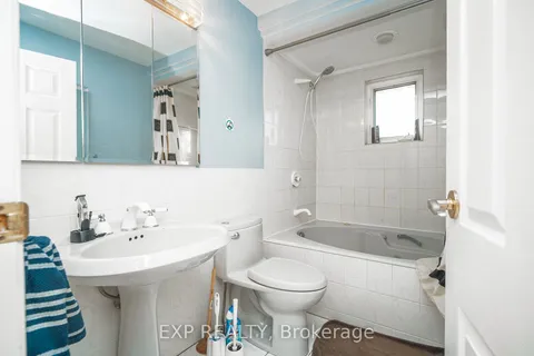 1944 RONALD Ave, Alta Vista and Area, ON K1H 5H9