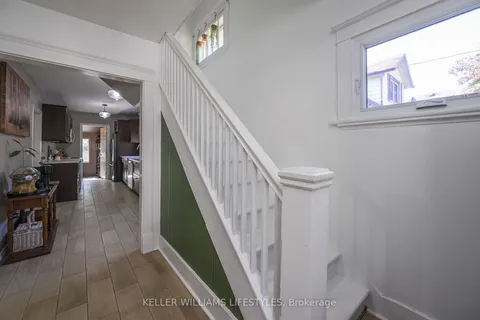 49 Elmwood Pl, London, ON N6J 1J4