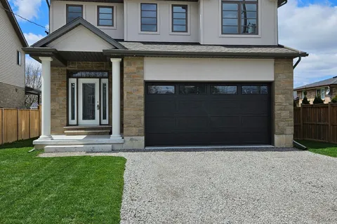 4705 Lee Avenue, Niagara Falls, ON L2H 1M7