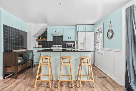 590 QUEEN St, Gananoque, ON K7G 2B1