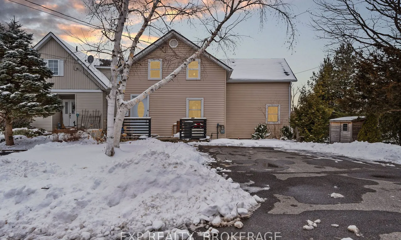590 QUEEN St, Gananoque, ON K7G 2B1
