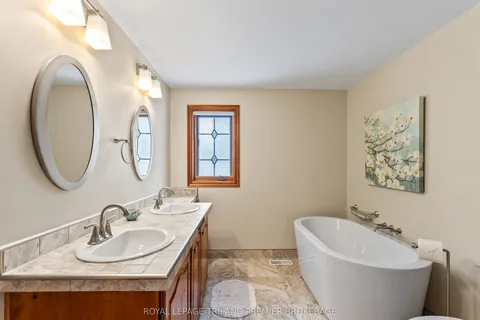 9936 ONTARIO Street, Lambton Shores, ON N0M 2L0
