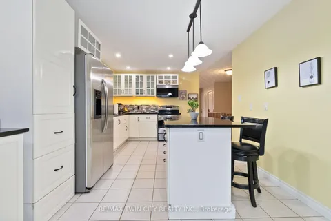 25 Killarney St, Brantford, ON N3T 6L4