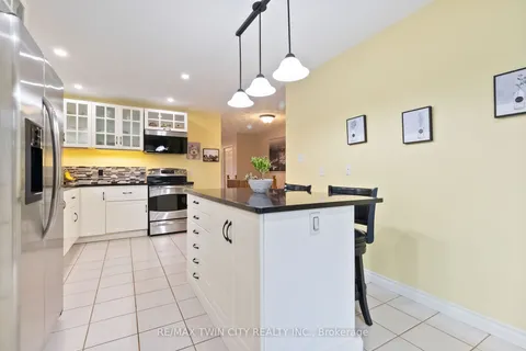 25 Killarney St, Brantford, ON N3T 6L4