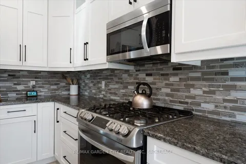 23 WILLOWBROOK Dr, Welland, ON L3C 0G1