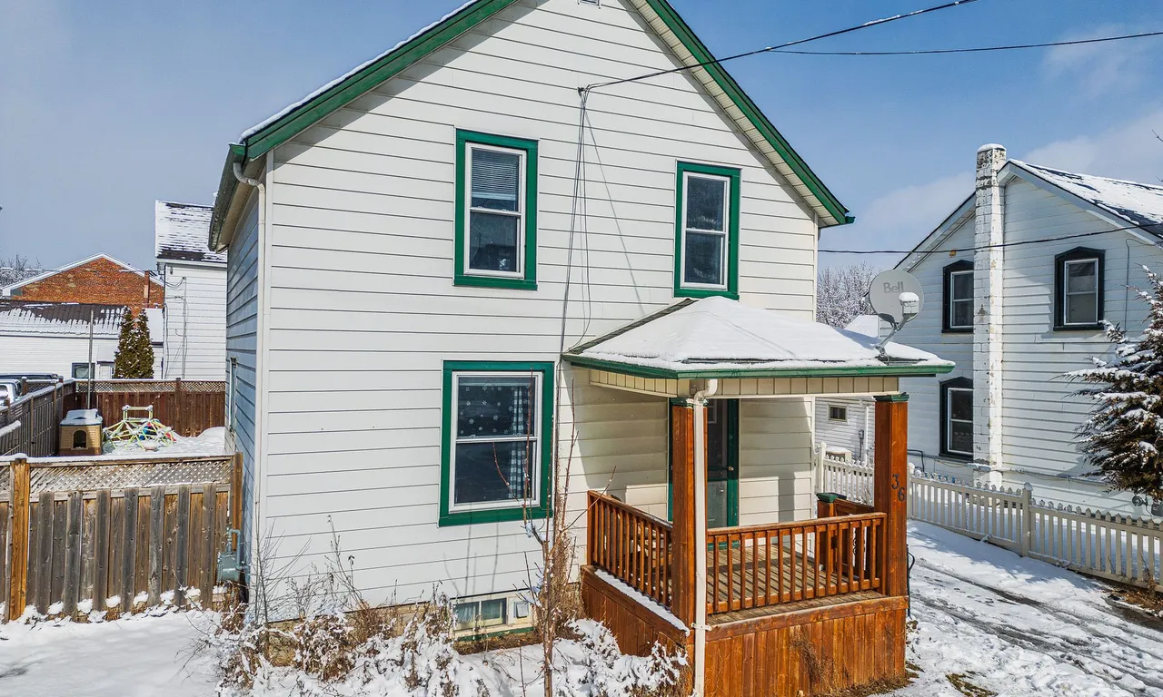 36 Henry St, Belleville, ON K8P 1N2