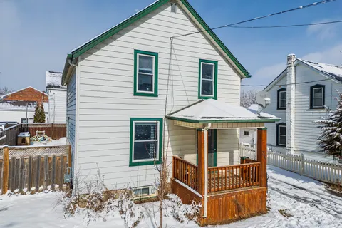 36 Henry St, Belleville, ON K8P 1N2