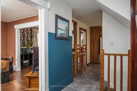 36 Henry St, Belleville, ON K8P 1N2