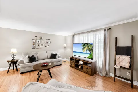 74 Pinnacle St, Brighton, ON K0K 1H0