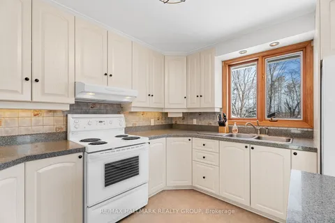 841 River Rd, Blossom Park - Airport and Area, ON K4M 1B2