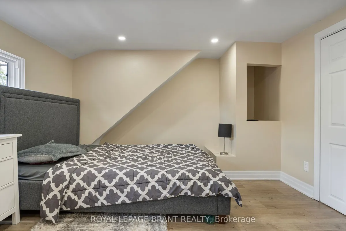 33 Highland Avenue, Hamilton, ON L8L 1Y8