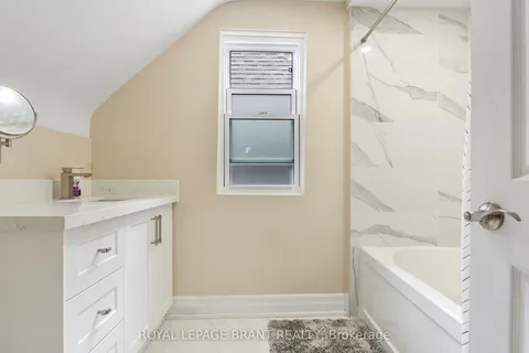 33 Highland Avenue, Hamilton, ON L8L 1Y8