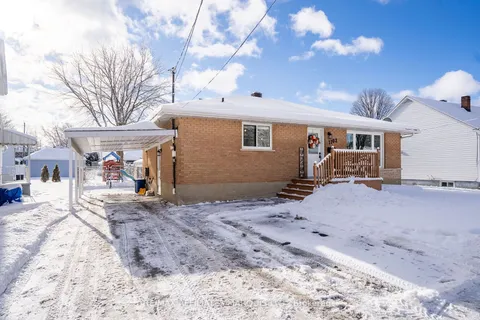 1102 Osborne Ave, Cornwall, ON K6J 1K9