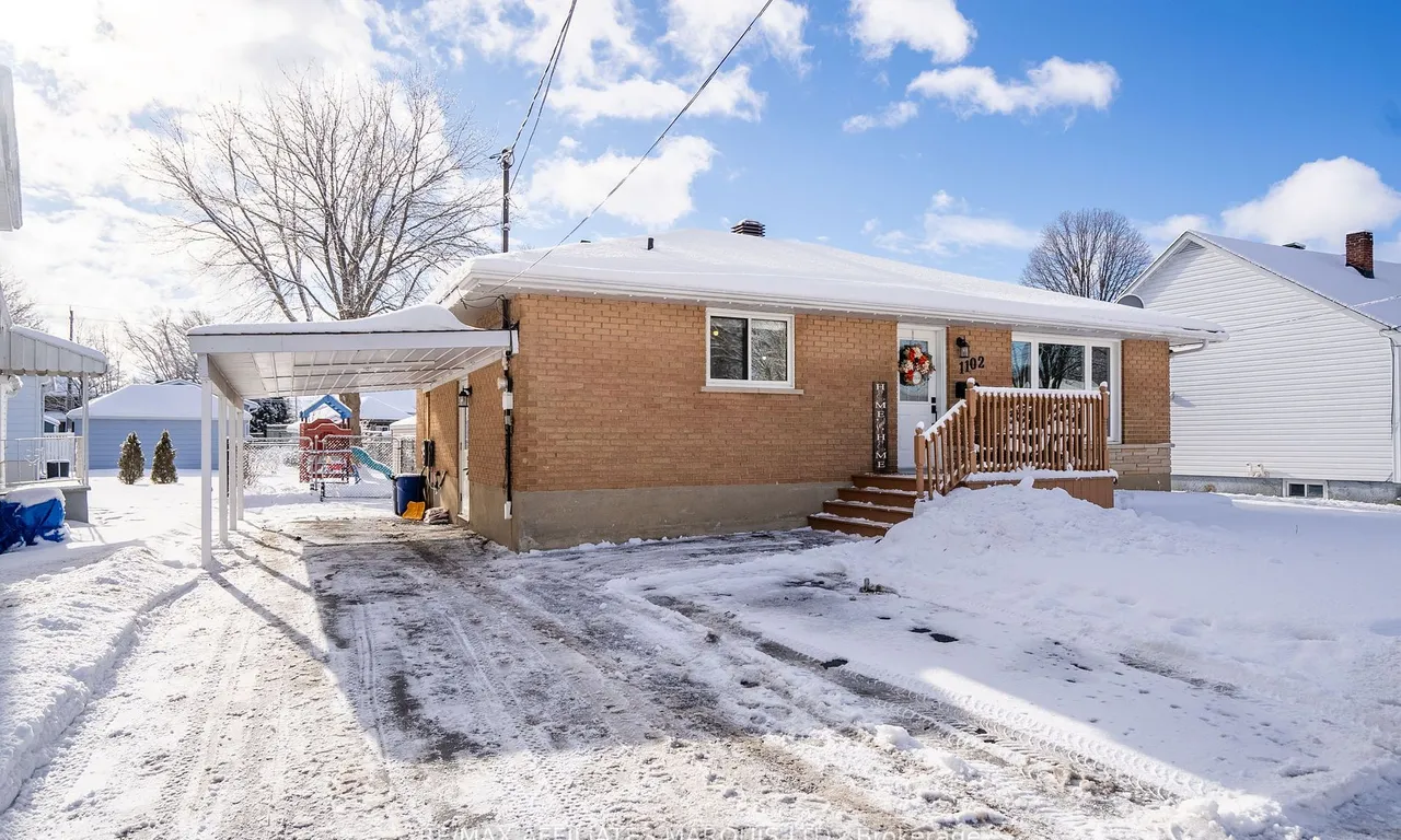 1102 Osborne Ave, Cornwall, ON K6J 1K9