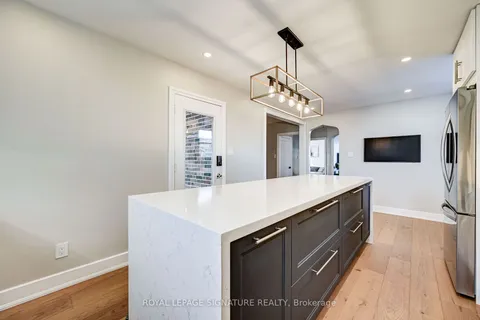 273 East 37th St, Hamilton, ON L8V 4B2