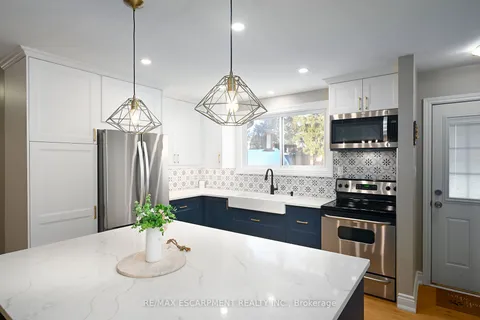 8 GAFNEY Crt, Hamilton, ON L9C 6N3