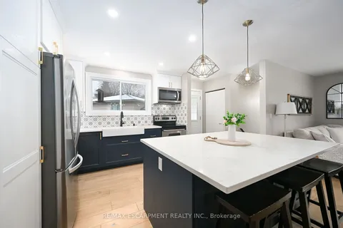 8 GAFNEY Crt, Hamilton, ON L9C 6N3