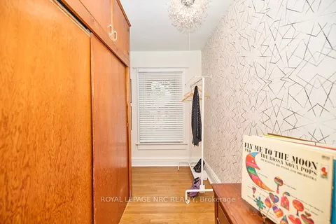 54 HENRY Street, St. Catharines, ON L2R 5T9