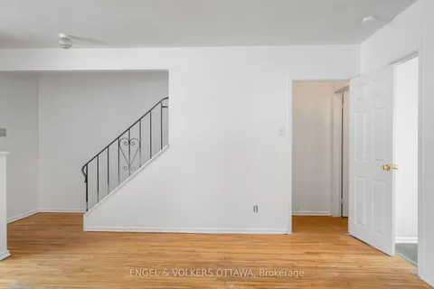 820 Grenon Ave, Britannia Heights - Queensway Terrace N and Area, ON K2B 6G2