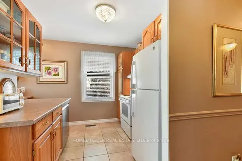 97 Salisbury Ave, Brockville, ON K6V 2T6