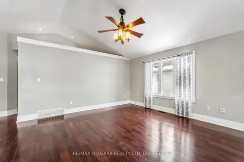 2691 Portage Rd, Niagara Falls, ON L2J 2J4