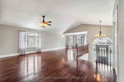 2691 Portage Rd, Niagara Falls, ON L2J 2J4