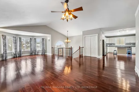 2691 Portage Rd, Niagara Falls, ON L2J 2J4