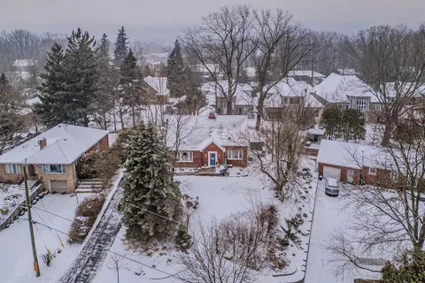 15 Mayfair Ave, Hamilton, ON L9H 3K5